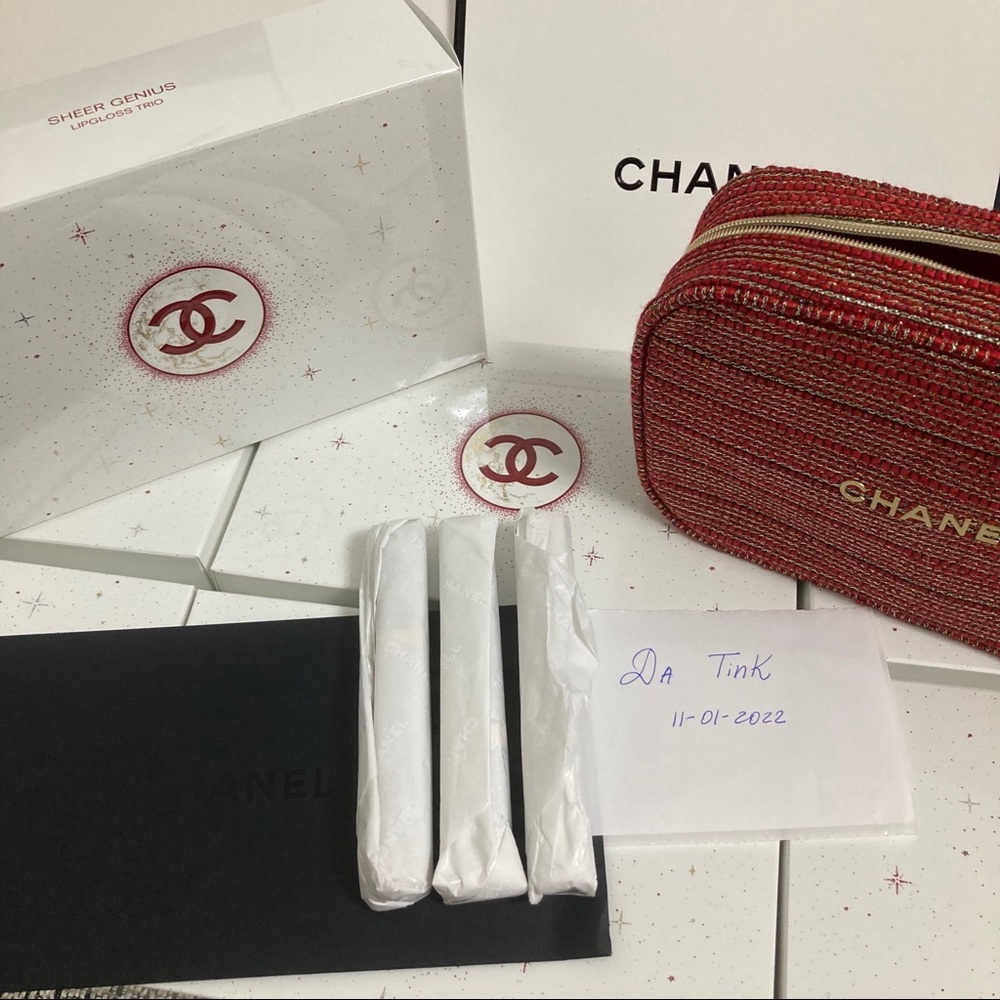 CHANEL GLOSS TRIO SET - Picture 2 of 9